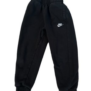Nike joggers 3/4T